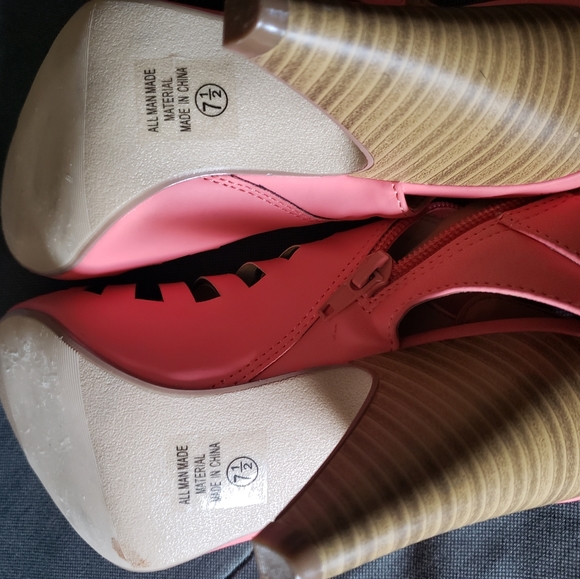 Sandal - Picture 3 of 4